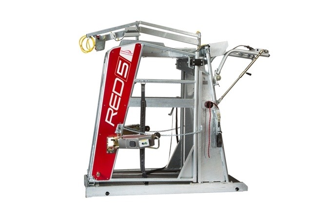 Průchozí fixační klece pro skot RED 5